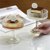 Fabrieksgroothandel vintage verticale glazen bekers, heldere ijscoupe's, dessert- en yoghurtkommen met geribbeld design, puddingkommen voor feestjes