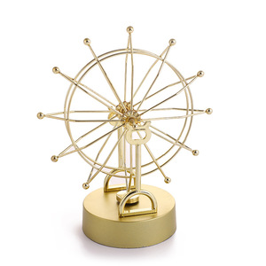 Ornement de bureau à mouvement perpétuel, Roue Ferris en métal avec lumière LED, Planète orbitale, Statue d'art cinétique plaquée or, Alimenté par piles - Product Image 2