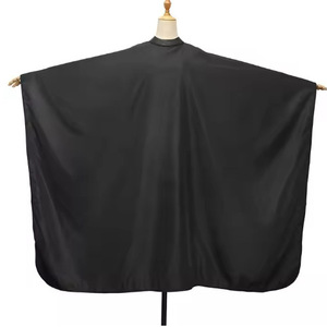 ผ้าคลุมตัดผมสีดำขาวสำหรับมืออาชีพ ผ้าคลุมตัดผมสำหรับร้านเสริมสวย ผ้ากันเปื้อนซิลิโคนสำหรับช่างตัดผม ผ้าคลุมตัดผม - Product Image 1