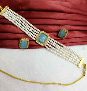 Ensemble de colliers ras-de-cou multicouches faits à la main perles blanches et pierre pour mariages fiançailles anniversaires cadeau en laiton - Product Image 5