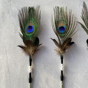 Brinquedo para Gato com Plumas de Pavão Ecológico - Resistente a Mordidas, com Sino, Brinquedos Não Tóxicos para Gatos - Product Image 4