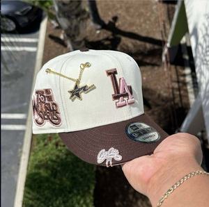 เข็มกลัดติดหมวกแบบกำหนดเอง โลหะประดับเพชร พร้อมโซ่คล้อง คลิปติดหมวก เข็มกลัดติดหมวกพร้อมโซ่ จี้เคลือบ - Product Image 6