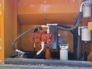 Excavadora de cadenas Hyundai 220LC-9S de segunda mano, modelo 2022, 22 toneladas, excelente estado, con motor, bomba y transmisión. - Product Image 3