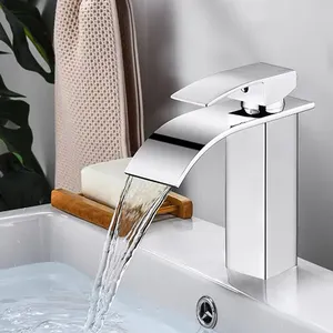 Robinet de lavabo cascade de salle de bain Robinet de lavabo de salle de bain à bec chromé avec tuyau d'alimentation Robinet d'eau froide et chaude