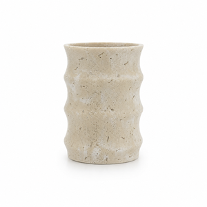 Ensemble de salle de bain en résine sable ondulée sculpturale et organique, accessoires à texture de pierre mouchetée pour salle de bain - Product Image 6