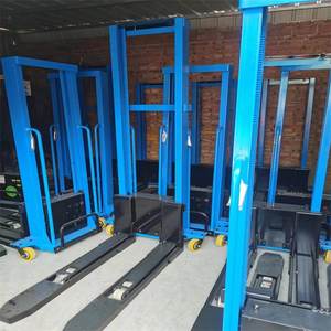 Chariot élévateur monté sur camion d'une tonne avec télécommande portable pour la hauteur de levage, pour le chargement, le déchargement et la manutention de véhicules - Product Image 4