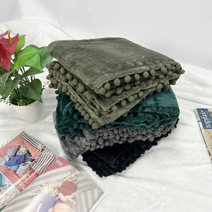 Luxe Throw Blanket Pom Pom flanelle Fleece Soft Fuzzy One-Ply Knitted pour la maison et le pique-nique pour le lit - Product Image 6