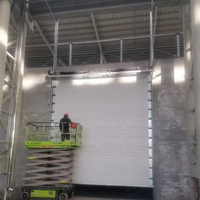 Porte sectionnelle industrielle automatique à levage vertical pour entrepôt et quai