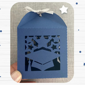 Plantilla de Caja de Graduación, Caja de Regalo de Papel Troquelado para Decoraciones de Fiesta de Graduación, Diseño Moderno, Color Azul - Product Image 5