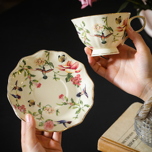 Juego de Taza y Platillo de Café con Diseño Floral y de Aves, Taza de Té Vintage con Borde Dorado para el Hogar - Product Image 3