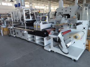 Máquina de Serigrafía Automática de Alta Velocidad con Alimentación Automática, Curado UV y Rebobinado para Impresión de Etiquetas y Embalajes - Product Image 2