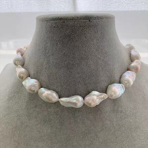 Collar de Perlas Barrocas, Huellas del Tiempo, Personalidad Única, Cadena de Clavícula Moderna, Diseño Irregular de Partículas Grandes Naturales - Product Image 3