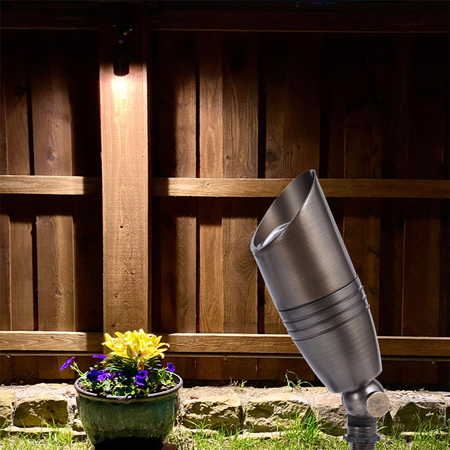 Low Voltage Waterproof Outdoor Wall Light for Landscape Applications with Spike Fixation