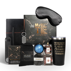 Set Regalo <span class=keywords><strong>per</strong></span> la Cura Personale Maschile Hey Mr, Cofanetto con Taccuino, Candela Profumata, Kit Spa, Regalo di Compleanno e <span class=keywords><strong>Anniversario</strong></span> <span class=keywords><strong>per</strong></span> <span class=keywords><strong>Lui</strong></span>, Marito, Papà - Product Image 1