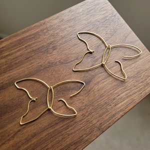 SOUMYA CREATIONS Boucles d'oreilles pendantes papillon vintage en laiton - Plaqué or unisexe pour fêtes et mariages, excellente idée cadeau - Product Image 2