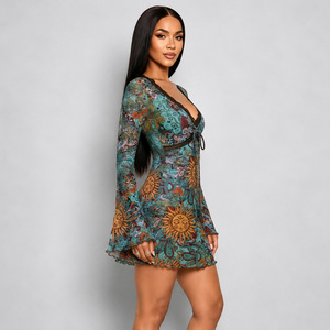 Robe moulante courte pour femme, style bohème, imprimé floral, en mousseline de soie, avec bordure en dentelle, manches longues, col en V, avec superposition transparente, pour soirée ou tenue décontractée - Product Image 2