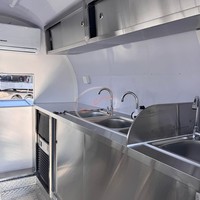 Chariot de Restauration Ambulante Compact Remorquable avec Unité de Réfrigération, Châssis en Acier Inoxydable Anti-Rouille, Chauffage Intégré pour Hot-dogs, Bonbons et Snacks