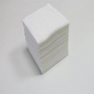 Apósito médico de tela no tejida 5x5cm, estéril, suave, blanco, desechable para el cuidado de heridas - Product Image 1