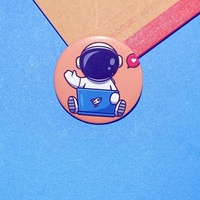 Toptan Çinko Alaşımlı Astronot Rozetleri Animasyonlu Anahtarlıklar Öğrenme Paketleri Anahtarlıklar Renkli Baskı Teknolojisi İş Hediyeleri