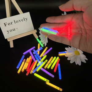 Bâtons lumineux de pêche en vrac, mini flotteurs lumineux en plastique légers et portables de 1,5 pouce pour la pêche nocturne et le <span class=keywords><strong>camping</strong></span> en plein air - Product Image 6