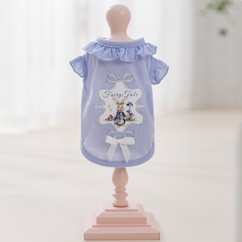 Lapin en dentelle bleue