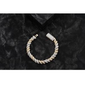 Pulsera de Plata de Ley 925 de Primera Calidad con Eslabones Cubanos y Detalles de Diamantes Moissanite Cultivados en Laboratorio, Estilo Atractivo y Llamativo - Product Image 3