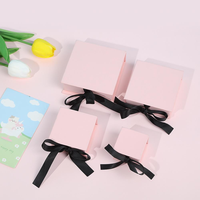 Luxuriöse Hochzeitsgeschenkbox mit Anpassbarem Logo, Rosa Recycelbare Starre Quadratische Box, Goldfolienprägung, Kunstschwamm, Magnetverschluss, Band
