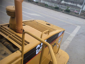 Chargeur frontal CAT 966F d'occasion japonais, capacité nominale de 15 tonnes, puissance de 92 kW, utilisé pour l'exploitation minière - Product Image 4