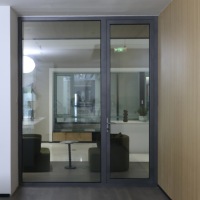 Porte française en aluminium sur mesure haut de gamme avec quincaillerie allemande, porte en verre insonorisée pour villa, bâtiment hôtelier