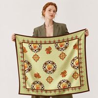 Écharpe carrée en soie personnalisée avec logo, motif floral vintage chinois et lion, impression numérique, cadeau pour femme, foulard en satin