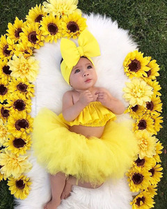 Conjunto de Tres Piezas para Bebés Niñas: Vestido Tubo sin Mangas con Diadema, Blusa Amarilla Elástica y Falda Burbuja de Encaje - Colección Verano 2021 - Product Image 2