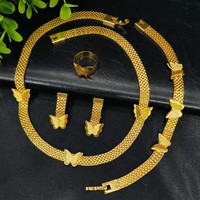 Ensemble élégant de collier, boucles d'oreilles, bracelet et bague en laiton plaqué or 24 carats au design entrelacé, idéal pour un cadeau de mariage ou de fête