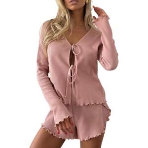 VOIKERDR Conjunto de 2 piezas para mujer, top de manga larga con volantes y pantalones cortos con volantes para uso diario - Product Image 3