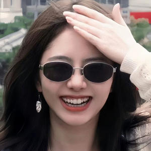 Lunettes de soleil ovales rétro en métal pour femmes, protection UV400, monture noire, petite taille, YC7742 - Product Image 3