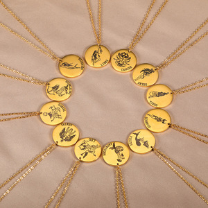 Collana con Ciondolo Zodiacale in Rame Inciso con 12 Segni Astrologici, Catena in Acciaio Inossidabile - Product Image 1
