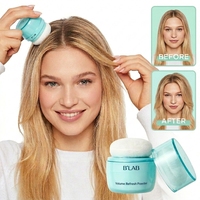 Poudre volumisante rafraîchissante en houppette avec biotine pour femmes et hommes, sans traces blanches, non aérosol, sans parabène, format voyage, poudre coiffante pour cheveux