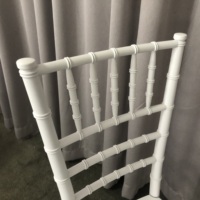 Chaise de mariage Chiavari démontable blanche/dorée en résine dorée pour hôtels, salles de banquet et événements