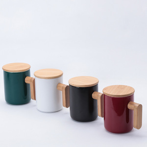 Mug en céramique avec poignée en bois et couvercle, couleur unie, pour usage professionnel, coffret cadeau d'affaires - Product Image 2