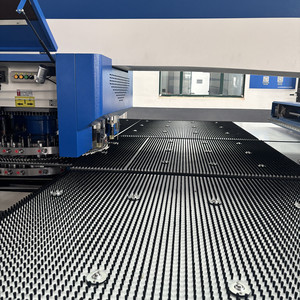 सर्विसो फीड हाइड्रोलिक बनाने और <span class=keywords><strong>cnc</strong></span> पंचिंग-मिलिंग ऑल-इन-वन मशीन - Product Image 3