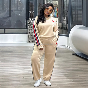 Baddie Neueste <span class=keywords><strong>Design</strong></span> Stickerei Herz Logo <span class=keywords><strong>2</strong></span>-teiliges Set Rundhals ausschnitt Sweatshirt Knöchel Krawatte Baggy Pant Sport Frauen Trainings anzug - Product Image 2