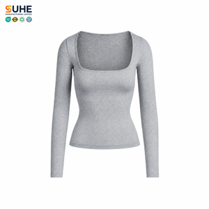 T-shirt sportif en jersey de coton satiné SUHE pour femme, col carré, manches longues, coupe ajustée, extensible, sexy, streetwear, éco-responsable - Product Image 1
