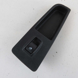 Pulsante alzacristallo posteriore sinistro Lancia Delta Mk3 08-14 (69467) - Product Image 1