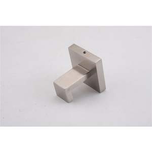 Juego de Accesorios de Baño DB, Acabado en Acero Inoxidable, Diseño Contemporáneo para Montar en la Pared, Toallero para Hoteles - Product Image 3