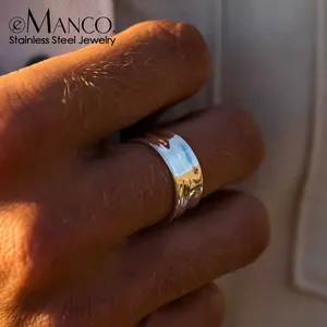 Anillo ancho de acero inoxidable chapado en oro, estilo punk simple, ideal para hombres, joyería fina, de eManco Dropshipping. - Product Image 1