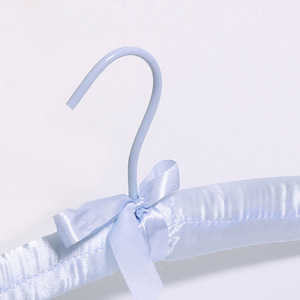 Cintre en tissu rembourré en <span class=keywords><strong>Satin</strong></span> anti-vol de haute qualité pour la vie quotidienne cintre en soie solide pour l'organisation de stockage à domicile - Product Image 6