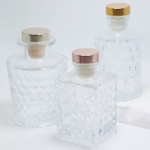 Vente en gros de flacons diffuseurs en verre transparent carré 40ml 90ml 190ml avec bouchon à ouverture facile et gravure personnalisée pour huiles essentielles - Product Image 4