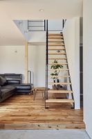 Escalier moderne en métal sur mesure avec marches en bois pour villa, appartement, duplex