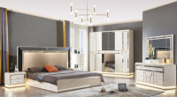 Ensemble de chambre à coucher moderne avec lit double capitonné et miroir, design tout neuf, en métal et tissu