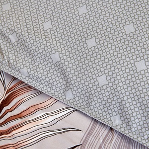 Juego de Ropa de Cama de 4 Piezas con Estampado Botánico Moderno, Funda de Edredón de Microfibra Suave con Cierre de Cremallera y Diseño Geométrico Reversible - Product Image 6