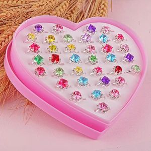 BELLE WORLD Nuovo Kit di 36 Anelli per Bambini, Anelli Regolabili <span class=keywords><strong>con</strong></span> Cristalli, Set Regalo di Compleanno per Ragazze, Gioielli per Bambini - Product Image 1